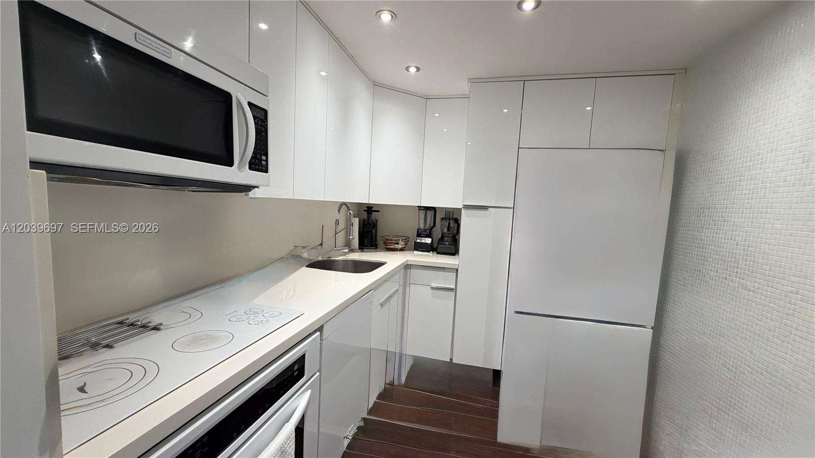 Flamenco Tower 1 at 3701 Country Club Dr, Aventura, FL 33180 - For Rent photo 10