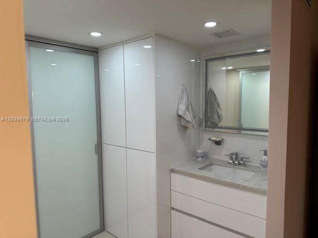 Arlen House at 100 Bayview Dr, Sunny Isles Beach, FL 33160 - For Rent photo 17