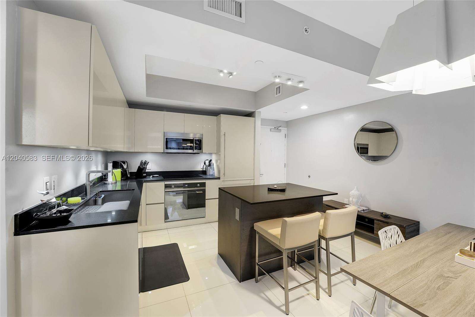 1010 Brickell at 1010 Brickell Ave, Miami, FL 33131 - For Rent photo 8