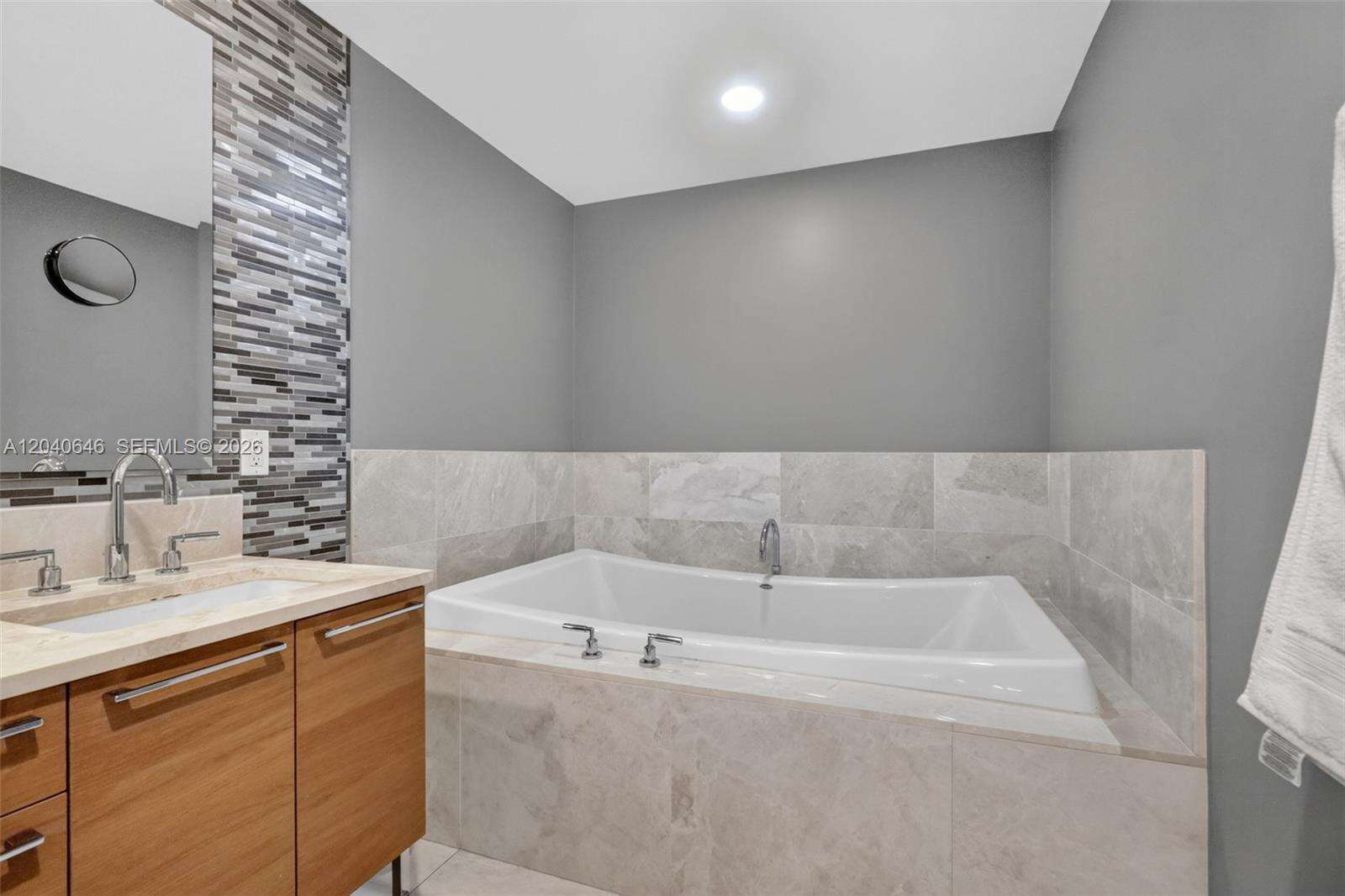 Jade Beach at 17001 Collins Ave, Sunny Isles Beach, FL 33160 - For Rent photo 28