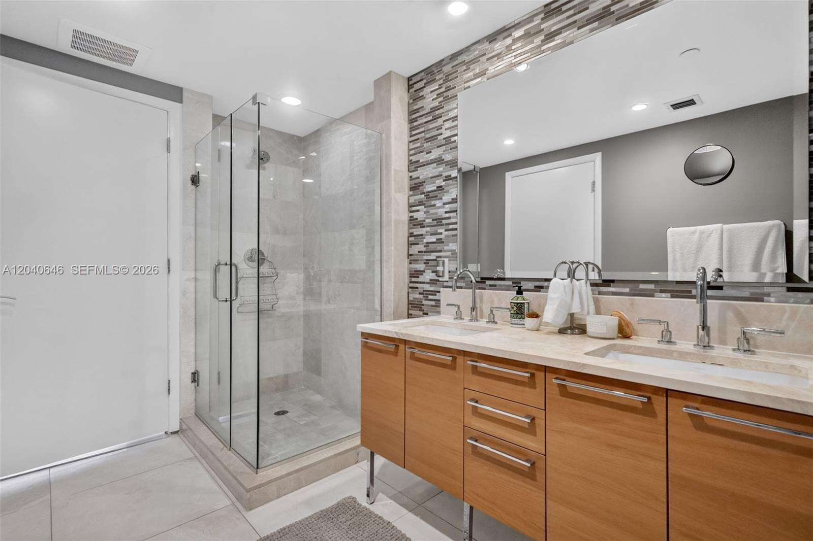 Jade Beach at 17001 Collins Ave, Sunny Isles Beach, FL 33160 - For Rent photo 29