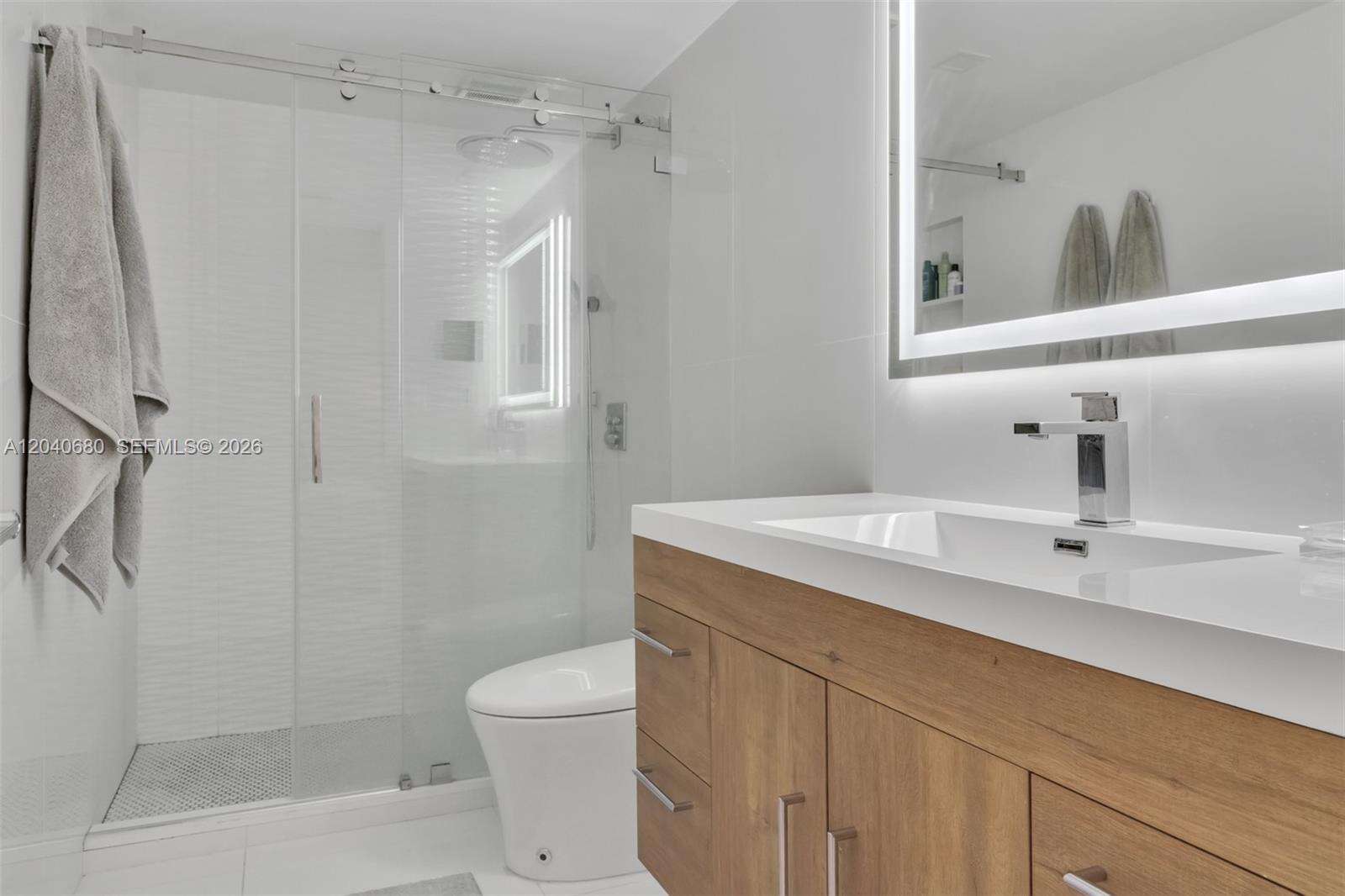 Arlen Beach at 5701 Collins Ave, Miami Beach, FL 33140 - For Rent photo 17