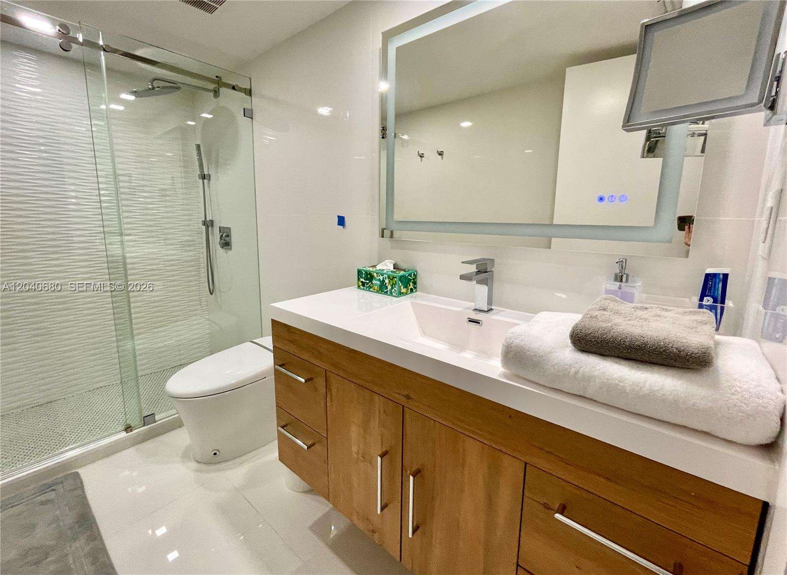 Arlen Beach at 5701 Collins Ave, Miami Beach, FL 33140 - For Rent photo 18