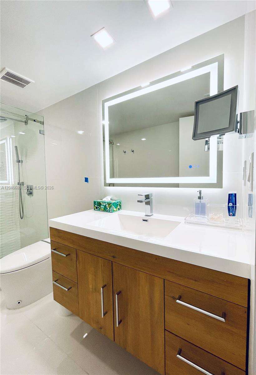 Arlen Beach at 5701 Collins Ave, Miami Beach, FL 33140 - For Rent photo 19