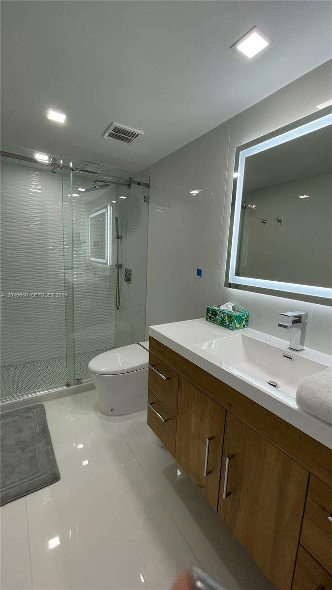 Arlen Beach at 5701 Collins Ave, Miami Beach, FL 33140 - For Rent photo 22