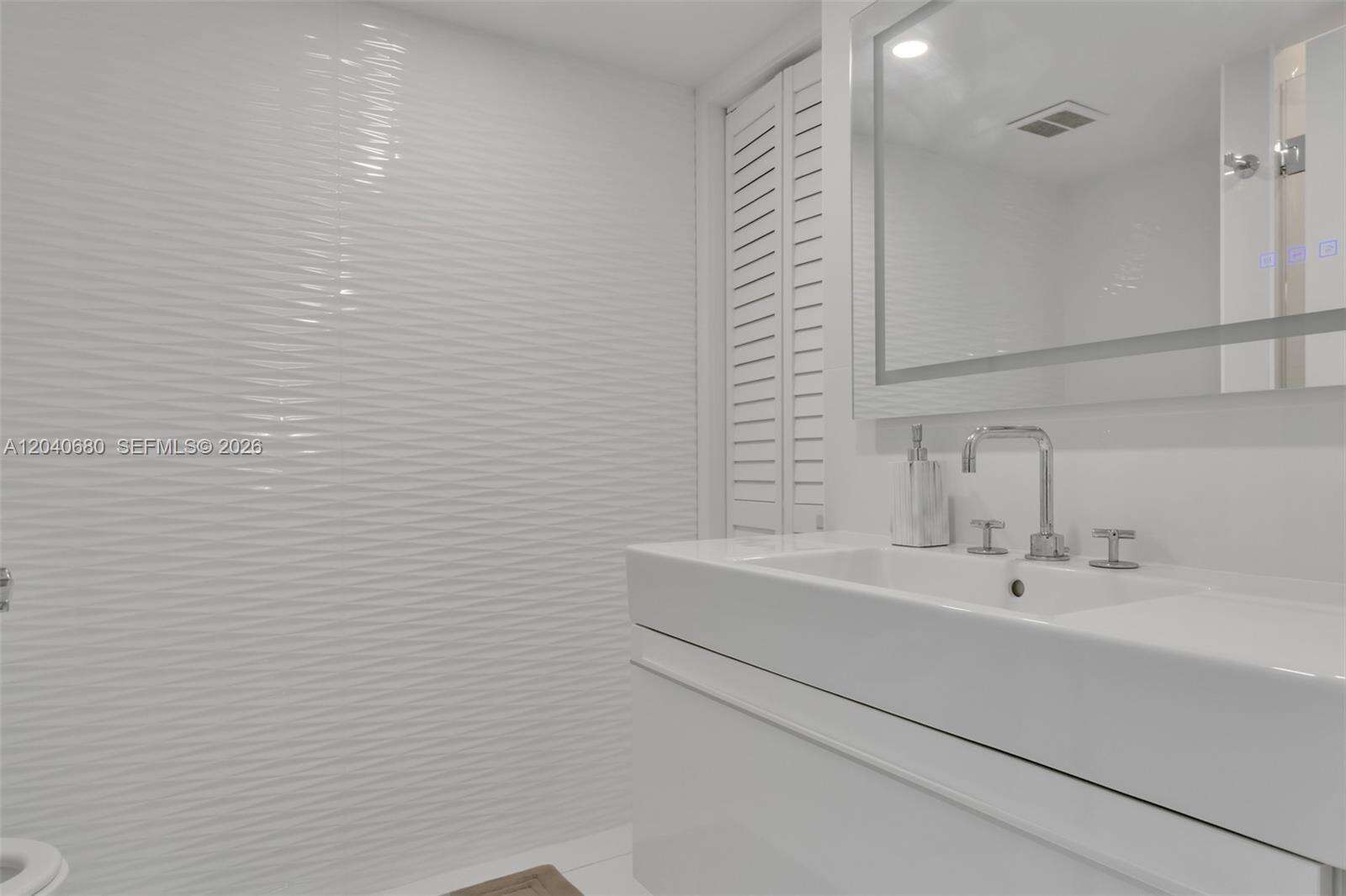 Arlen Beach at 5701 Collins Ave, Miami Beach, FL 33140 - For Rent photo 25