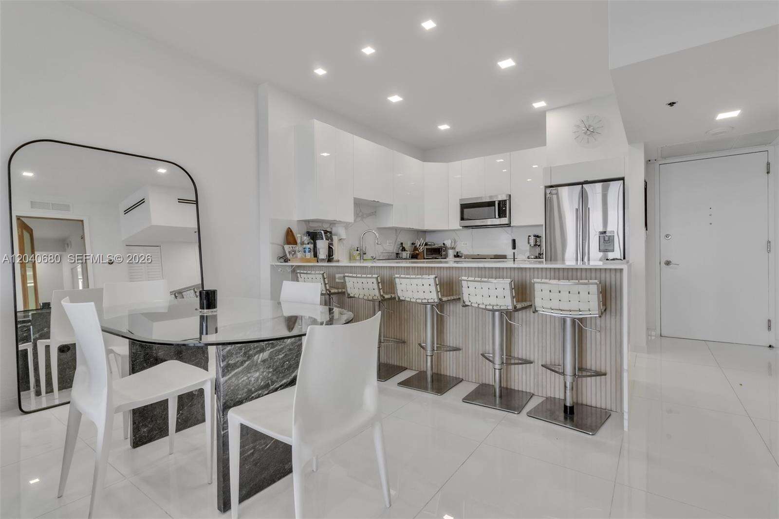 Arlen Beach at 5701 Collins Ave, Miami Beach, FL 33140 - For Rent photo 4