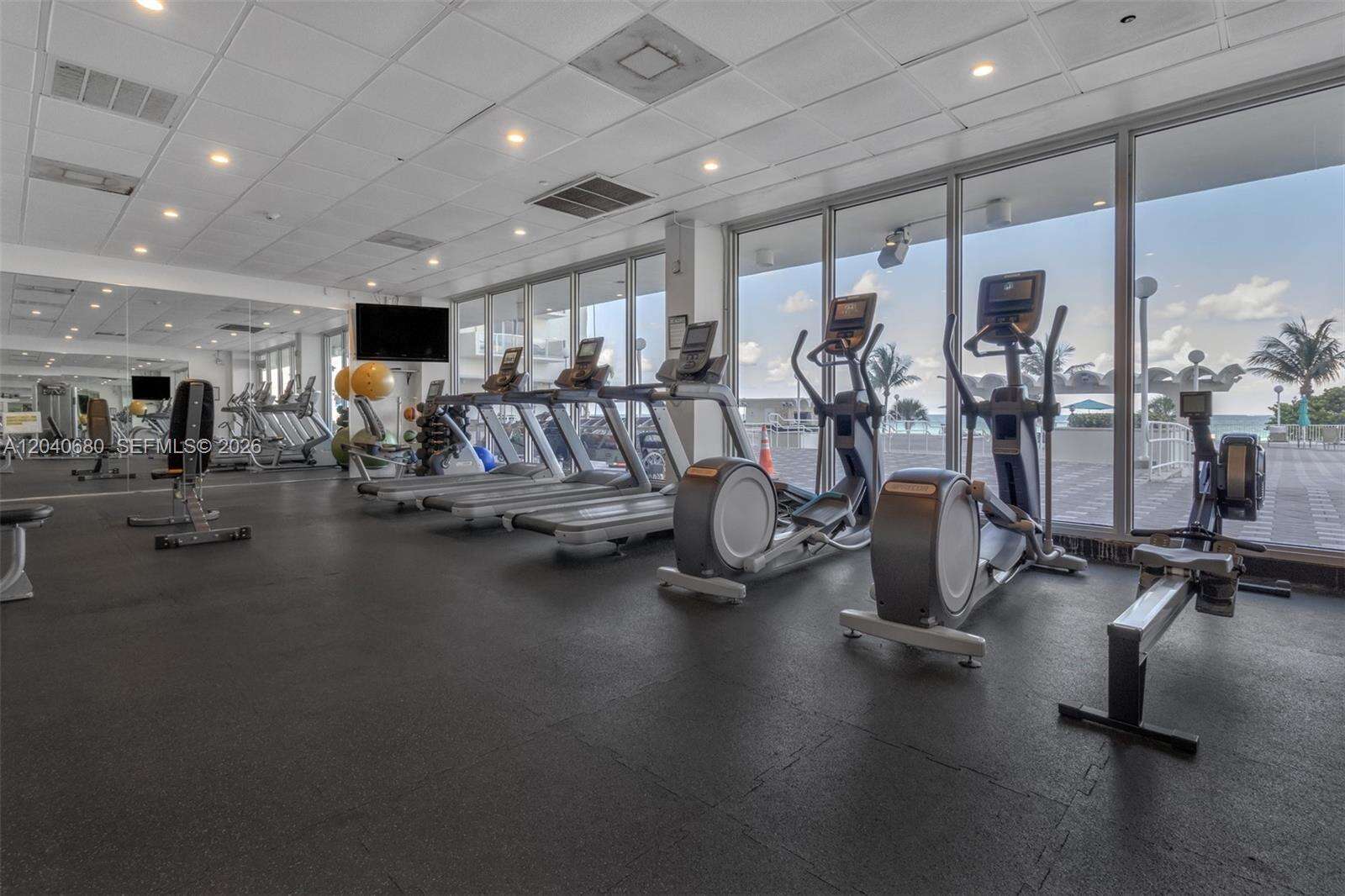 Arlen Beach at 5701 Collins Ave, Miami Beach, FL 33140 - For Rent photo 35