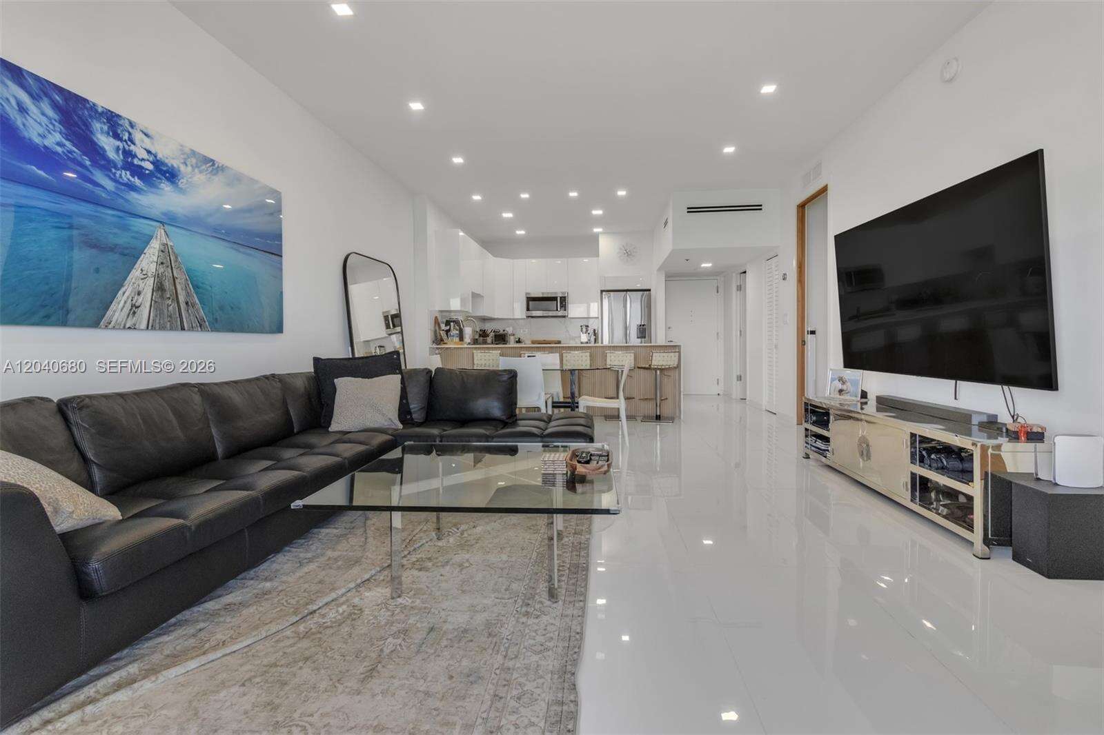 Arlen Beach at 5701 Collins Ave, Miami Beach, FL 33140 - For Rent photo 5