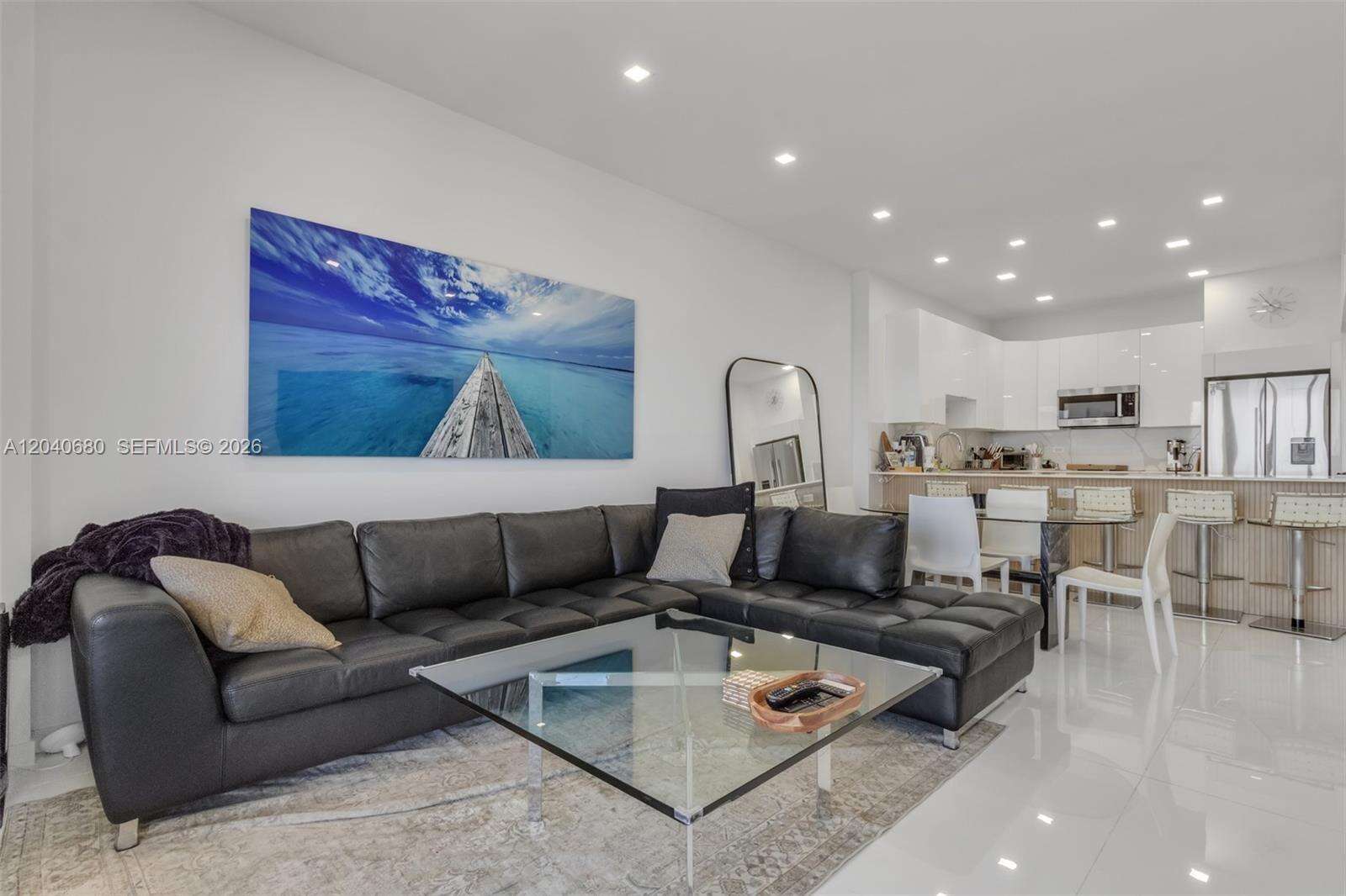 Arlen Beach at 5701 Collins Ave, Miami Beach, FL 33140 - For Rent photo 6