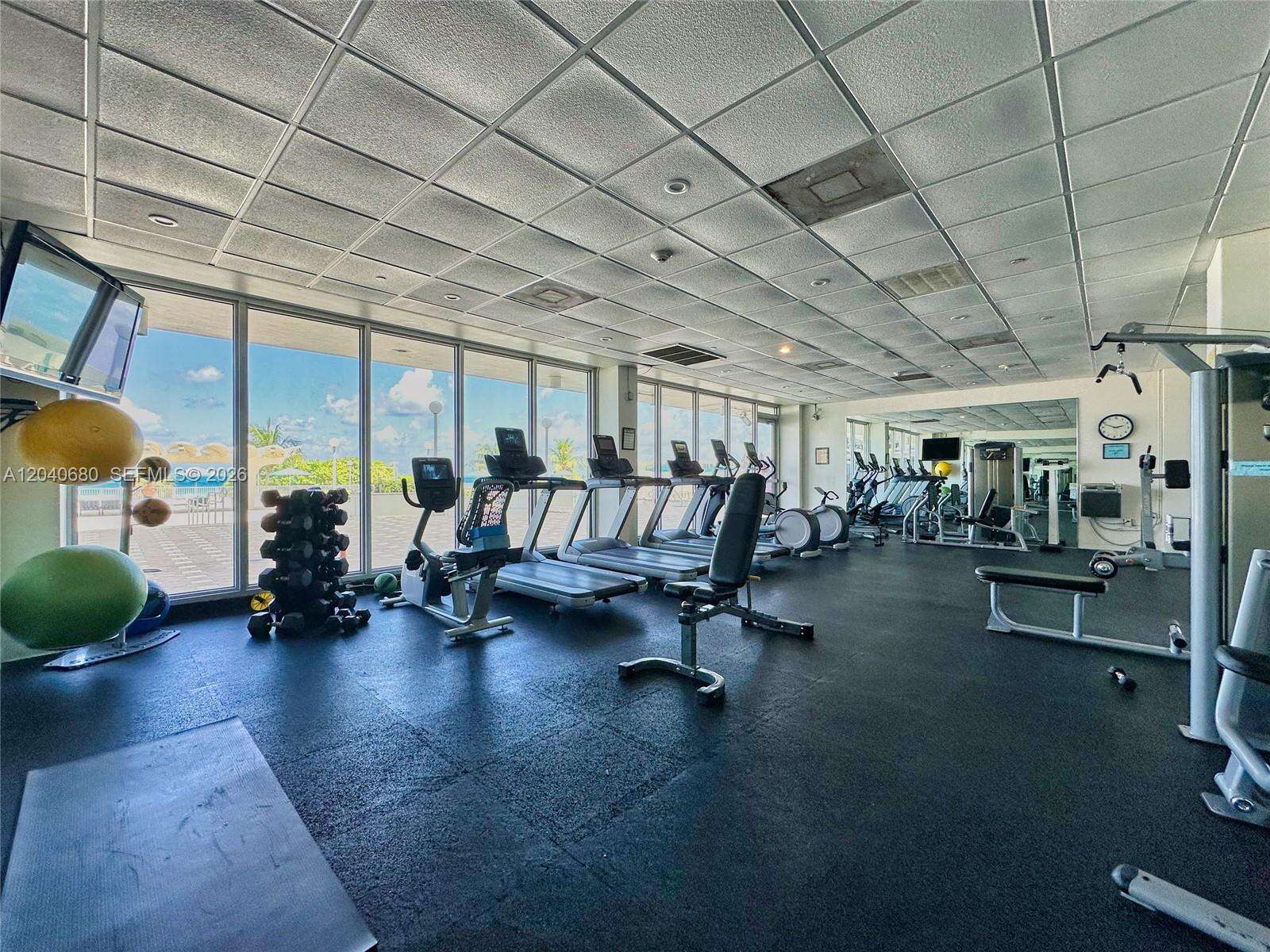 Arlen Beach at 5701 Collins Ave, Miami Beach, FL 33140 - For Rent photo 53