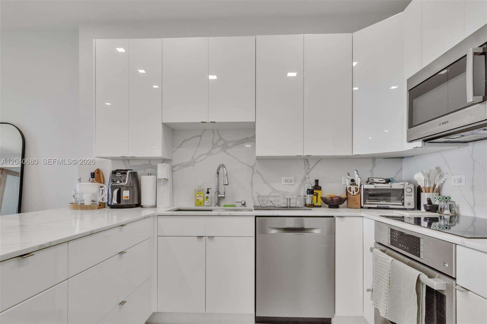 Arlen Beach at 5701 Collins Ave, Miami Beach, FL 33140 - For Rent photo 7