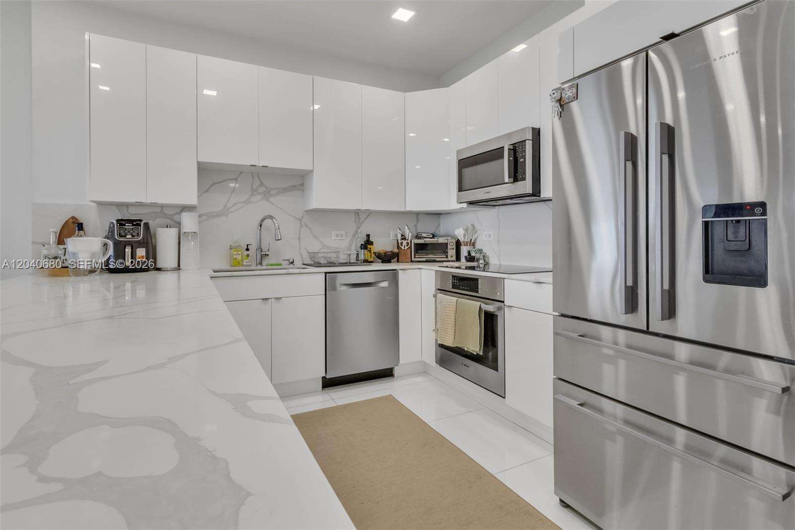 Arlen Beach at 5701 Collins Ave, Miami Beach, FL 33140 - For Rent photo 8
