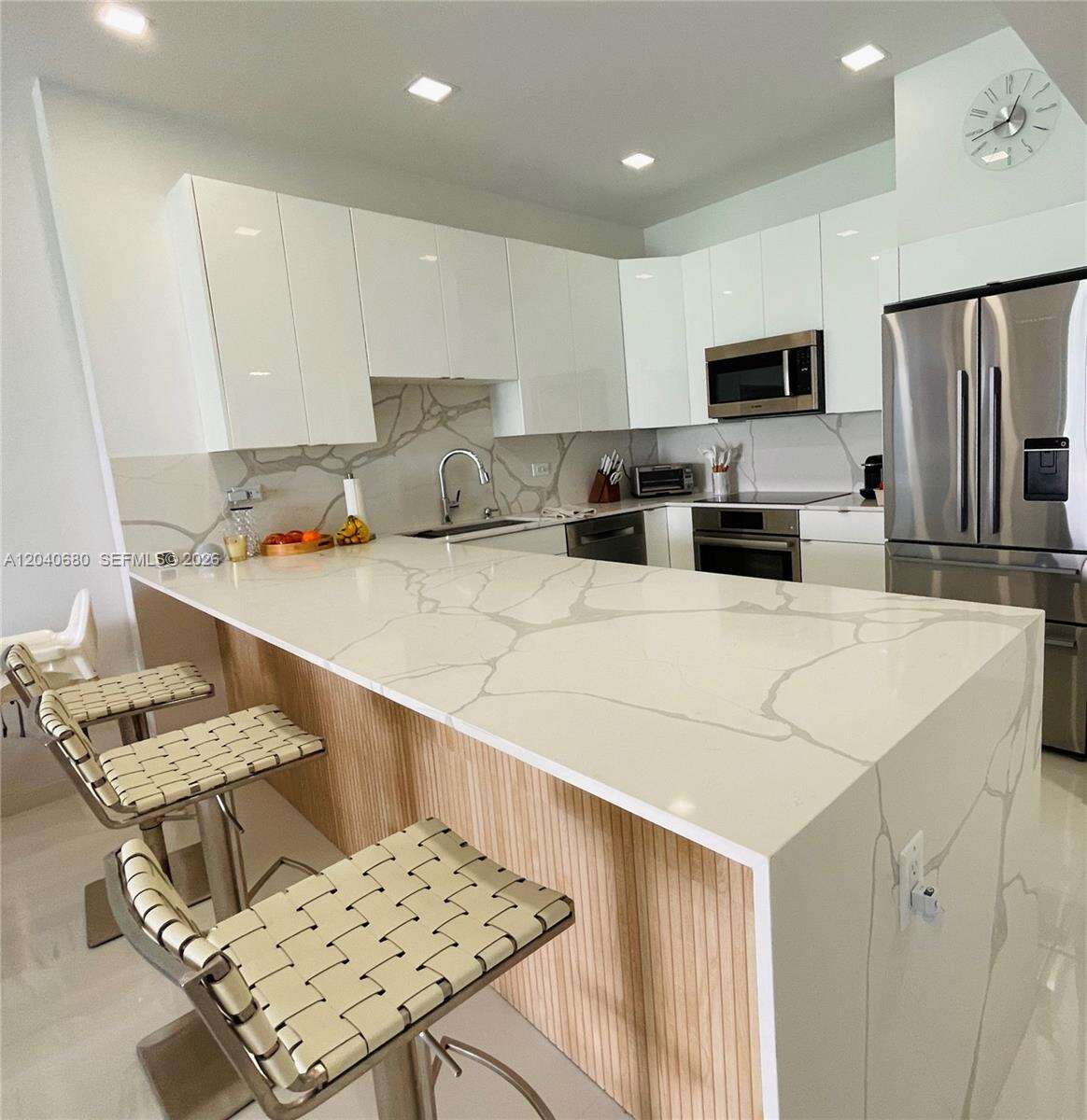 Arlen Beach at 5701 Collins Ave, Miami Beach, FL 33140 - For Rent photo 9