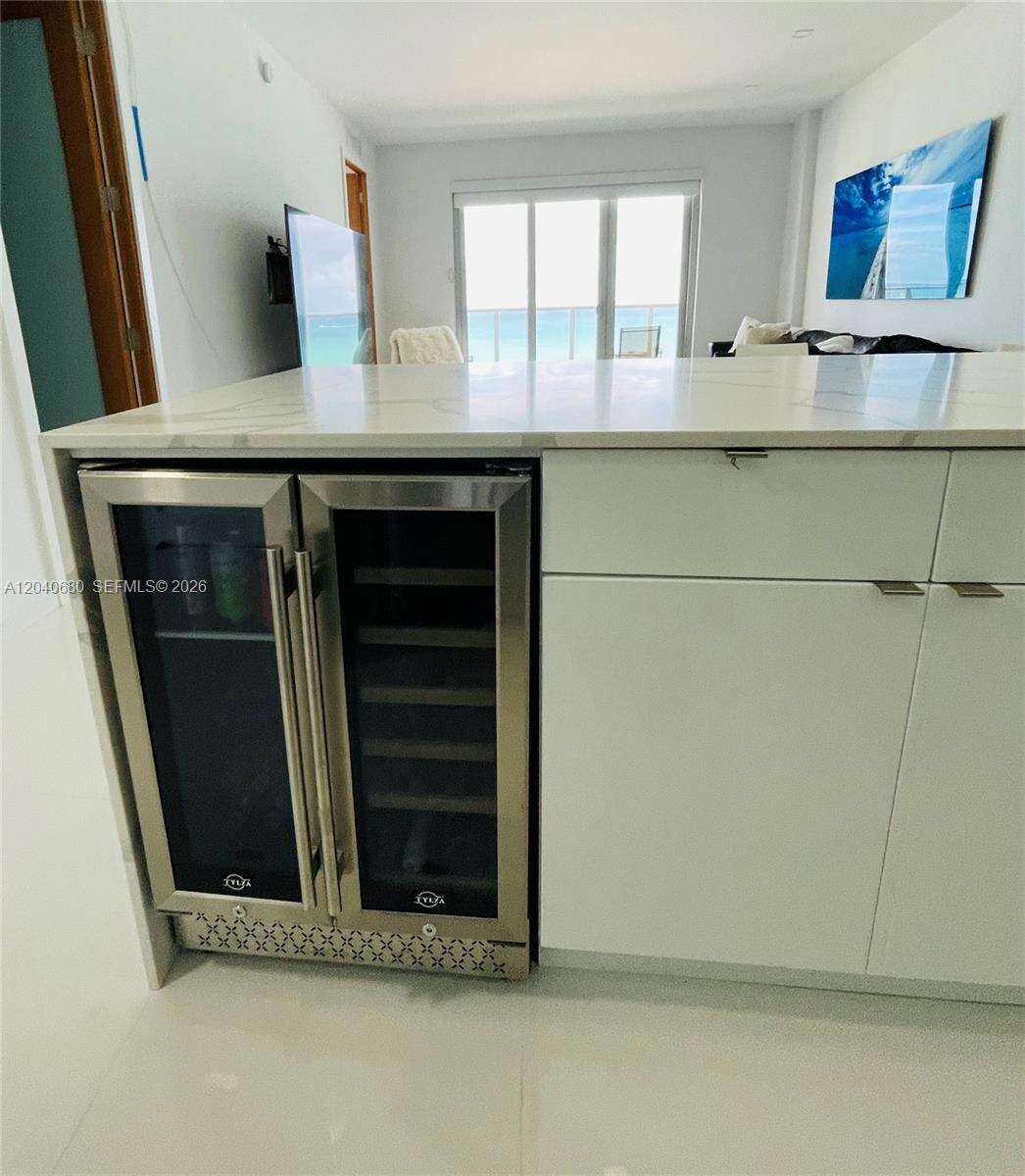 Arlen Beach at 5701 Collins Ave, Miami Beach, FL 33140 - For Rent photo 10