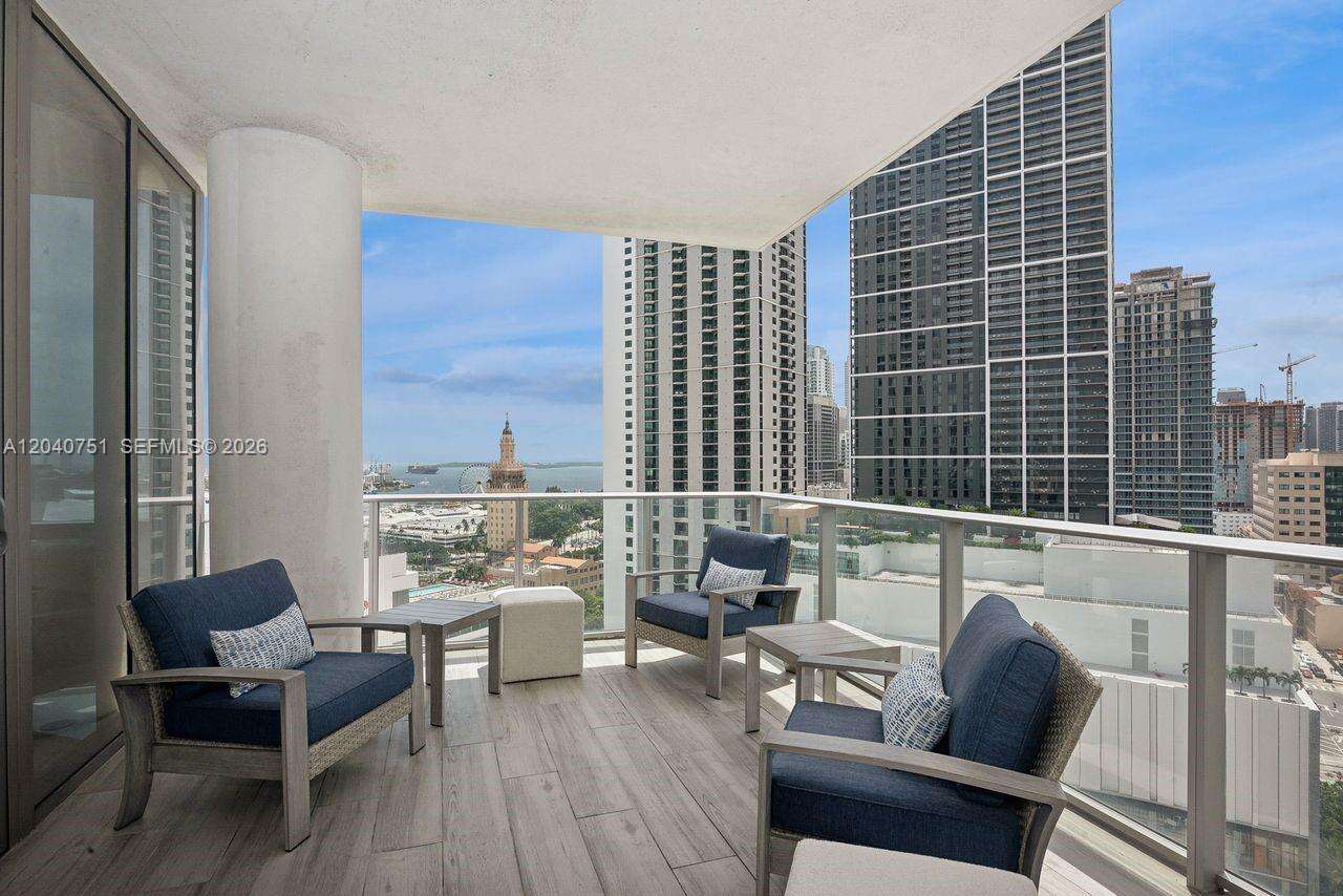 Paramount Miami Worldcenter at 851 1 Ave, Miami, FL 33132 - For Rent photo 2