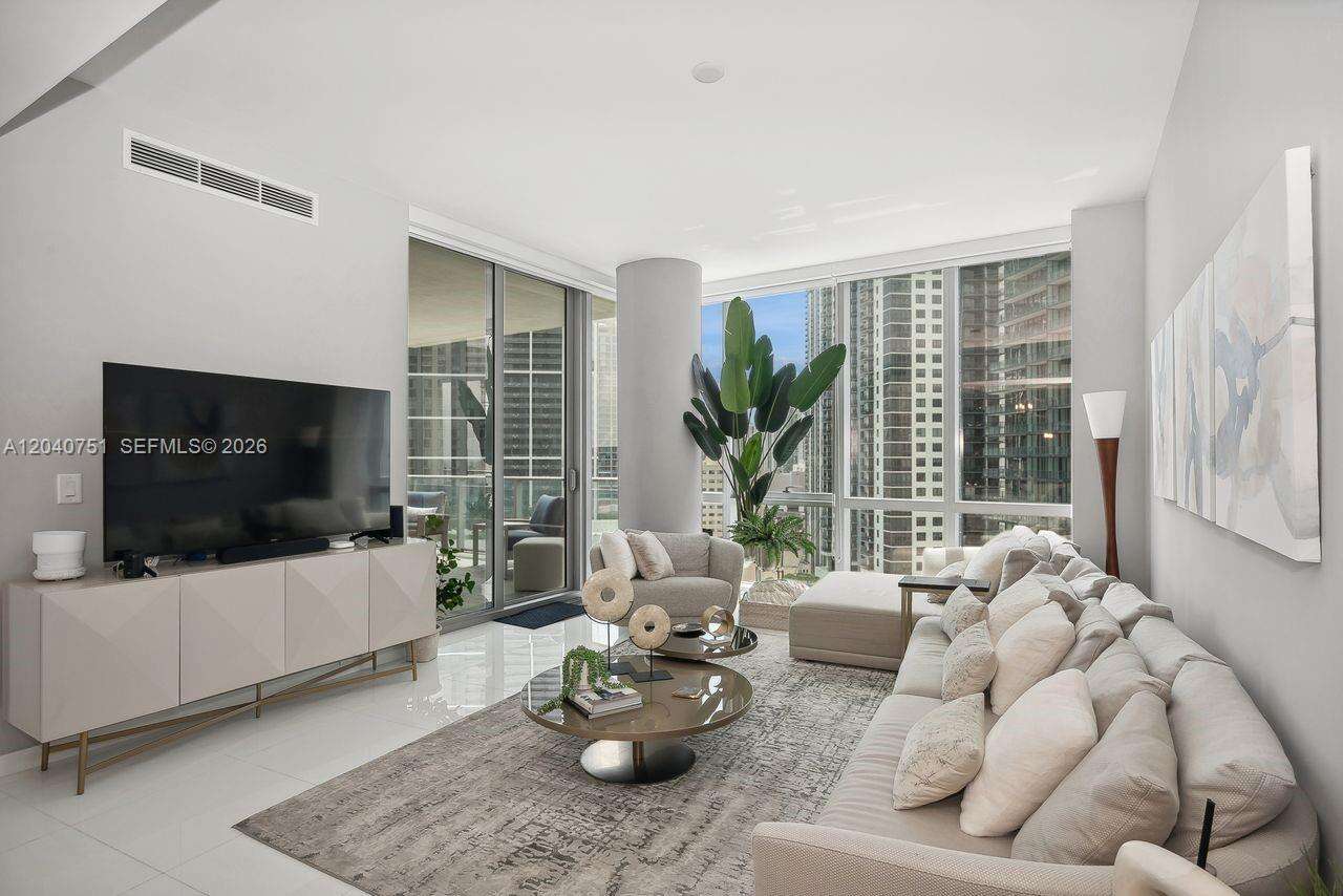 Paramount Miami Worldcenter at 851 1 Ave, Miami, FL 33132 - For Rent photo 13