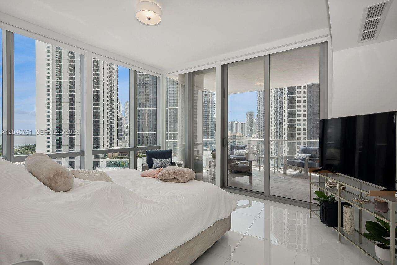 Paramount Miami Worldcenter at 851 1 Ave, Miami, FL 33132 - For Rent photo 14