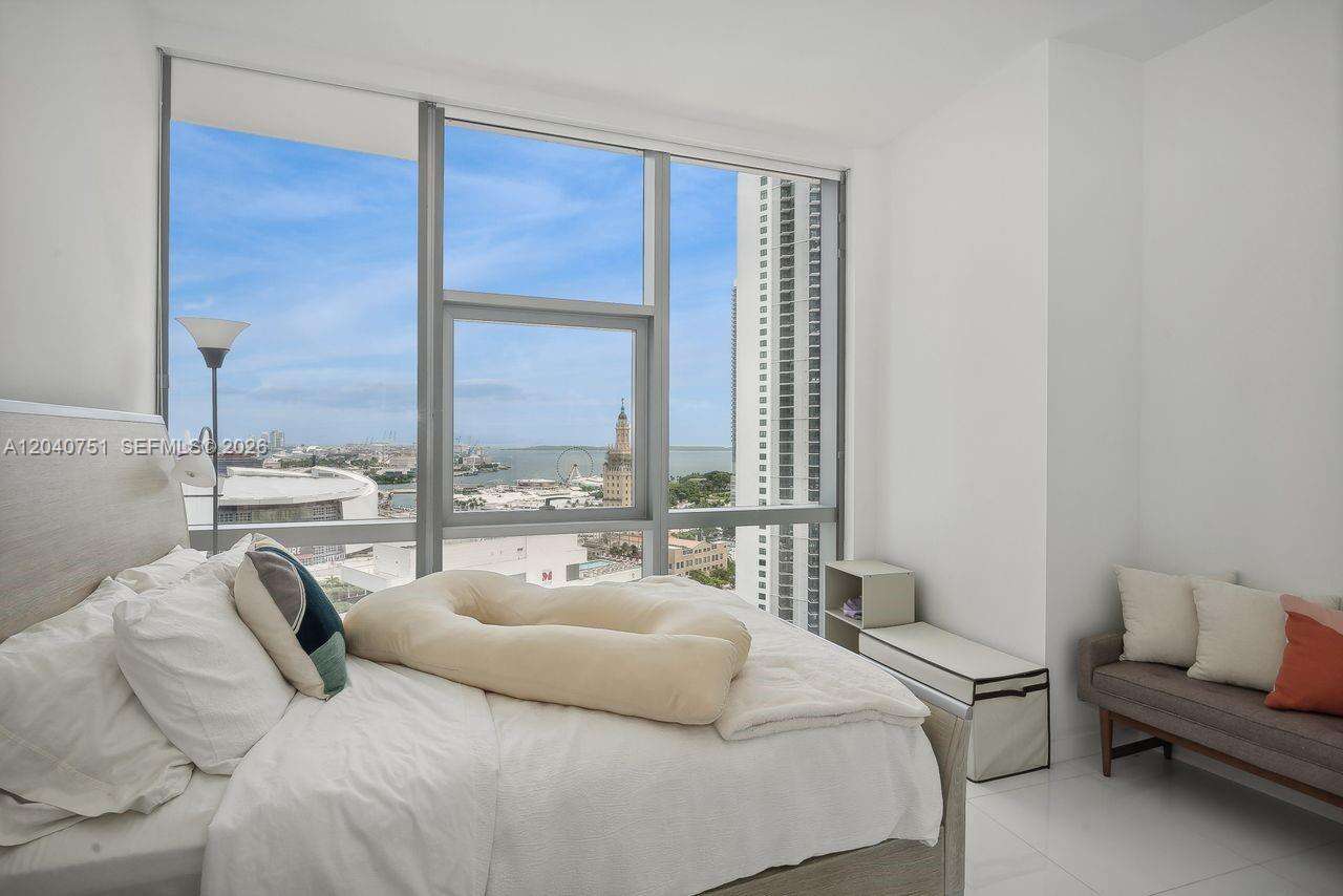 Paramount Miami Worldcenter at 851 1 Ave, Miami, FL 33132 - For Rent photo 15
