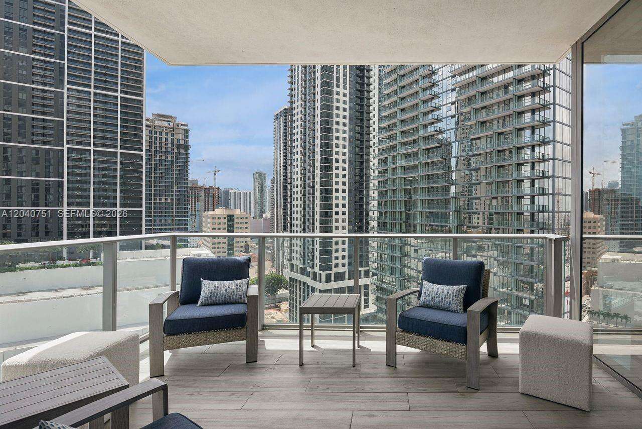 Paramount Miami Worldcenter at 851 1 Ave, Miami, FL 33132 - For Rent photo 3