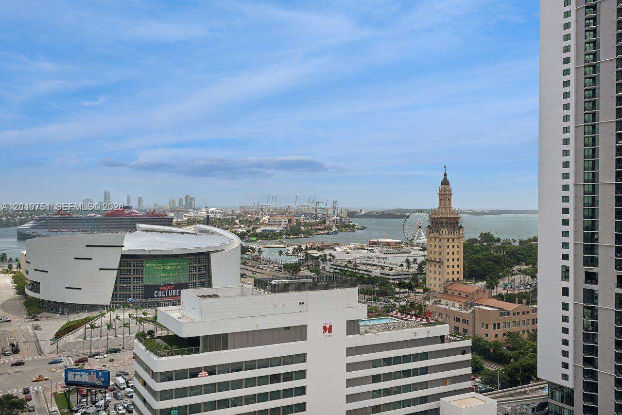 Paramount Miami Worldcenter at 851 1 Ave, Miami, FL 33132 - For Rent photo 4
