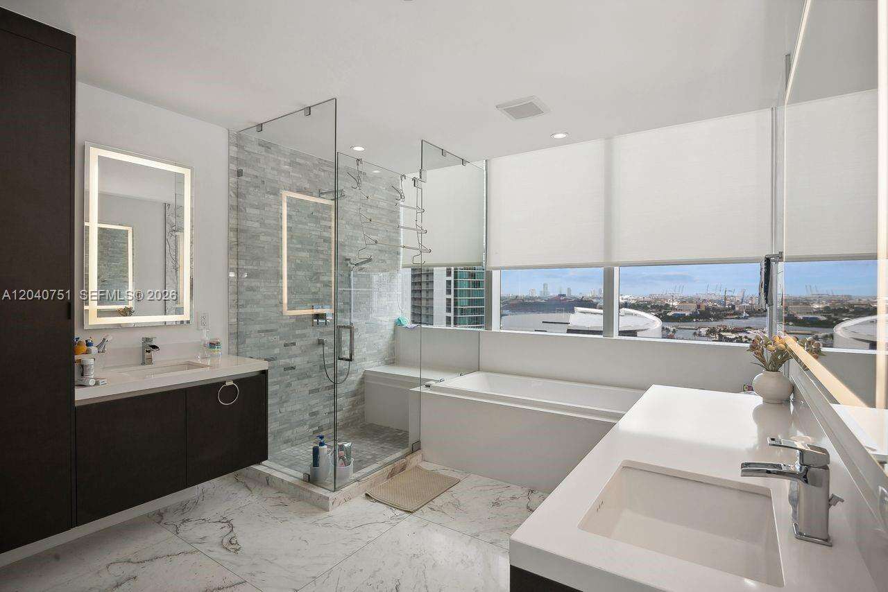 Paramount Miami Worldcenter at 851 1 Ave, Miami, FL 33132 - For Rent photo 5
