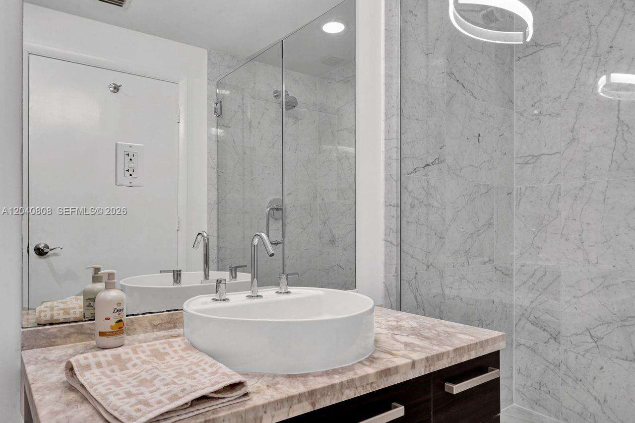 Vizcayne North at 244 Biscayne Blvd, Miami, FL 33132 - For Rent photo 11