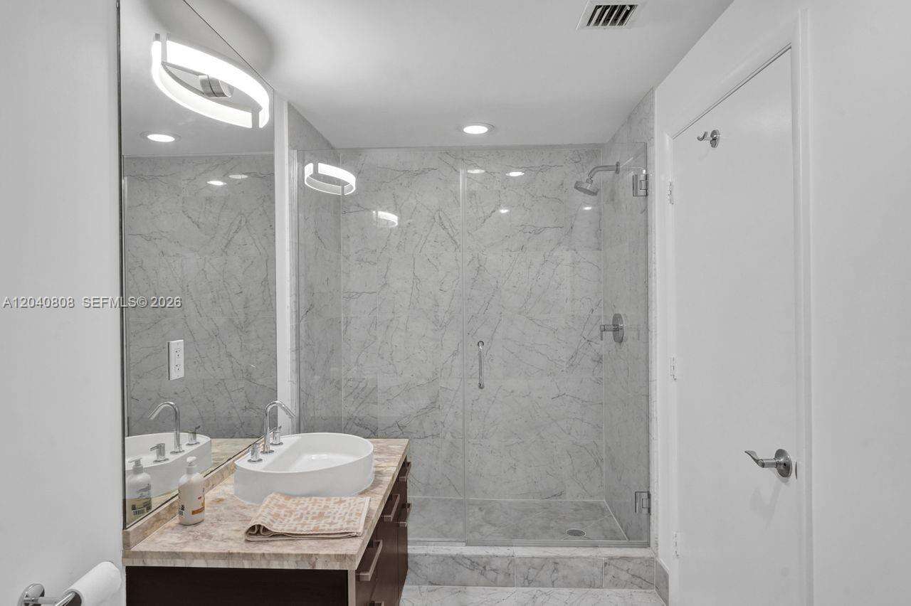 Vizcayne North at 244 Biscayne Blvd, Miami, FL 33132 - For Rent photo 12