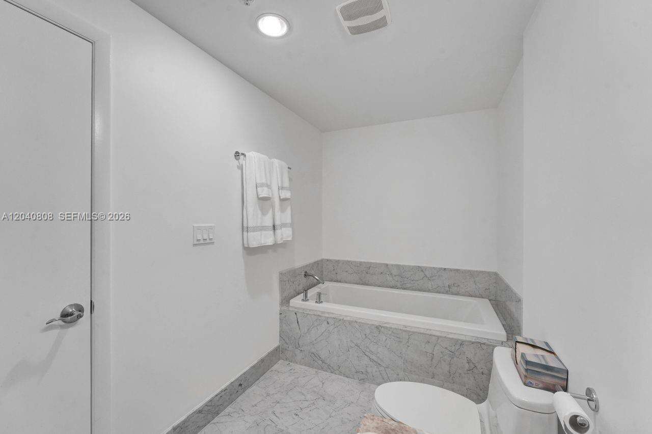 Vizcayne North at 244 Biscayne Blvd, Miami, FL 33132 - For Rent photo 13