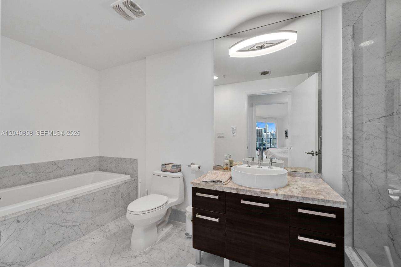 Vizcayne North at 244 Biscayne Blvd, Miami, FL 33132 - For Rent photo 14