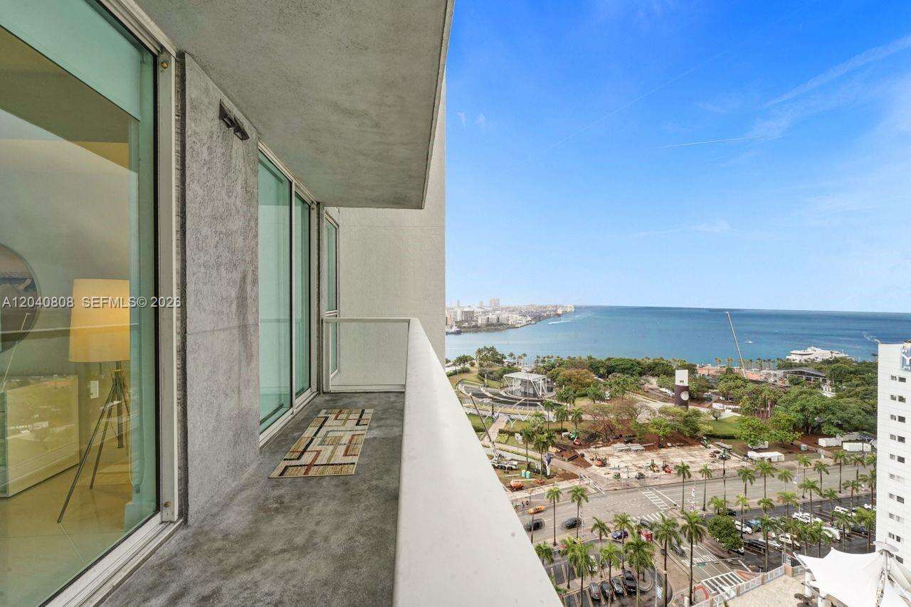 Vizcayne North at 244 Biscayne Blvd, Miami, FL 33132 - For Rent photo 16