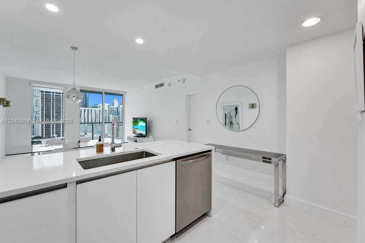 Vizcayne North at 244 Biscayne Blvd, Miami, FL 33132 - For Rent photo 6
