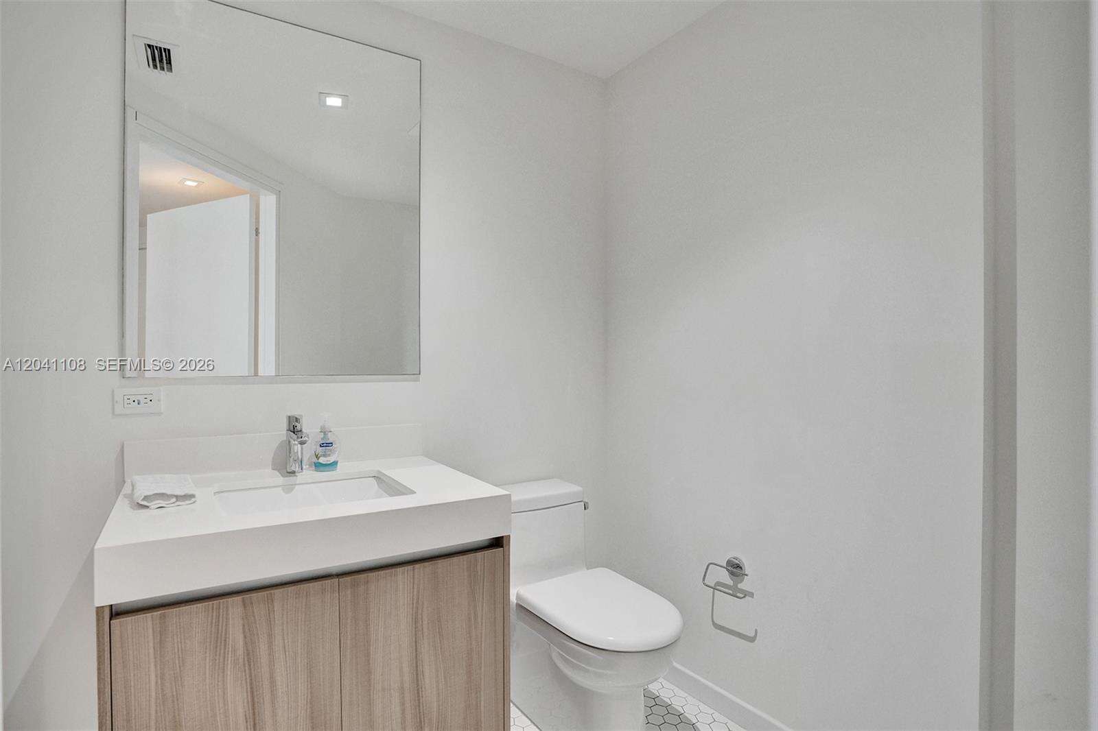 Tiffany House at 401 Birch Rd, Fort Lauderdale, FL 33304 - For Rent photo 19