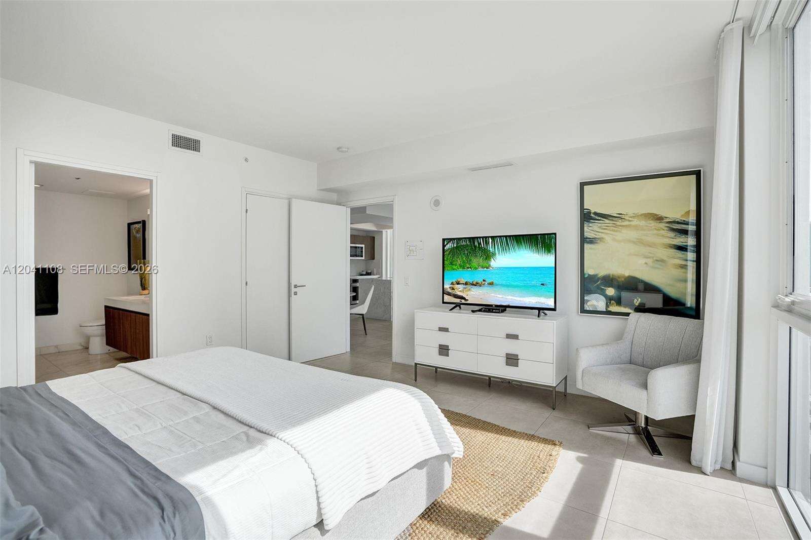Tiffany House at 401 Birch Rd, Fort Lauderdale, FL 33304 - For Rent photo 8