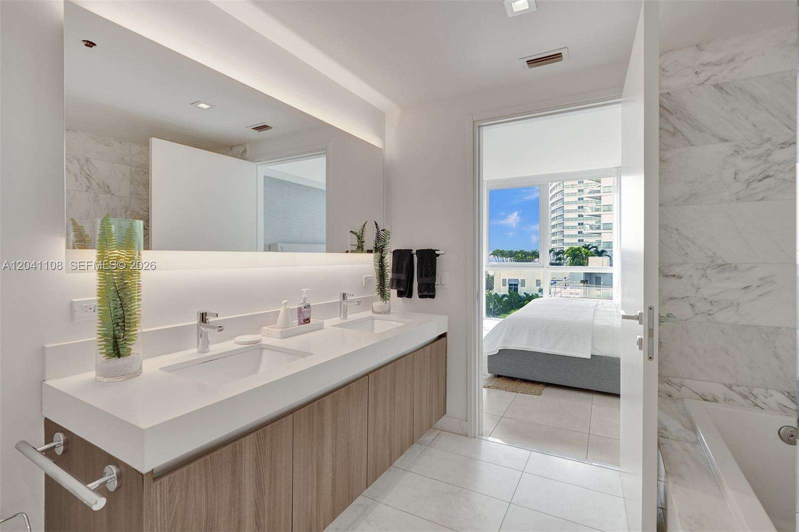 Tiffany House at 401 Birch Rd, Fort Lauderdale, FL 33304 - For Rent photo 9