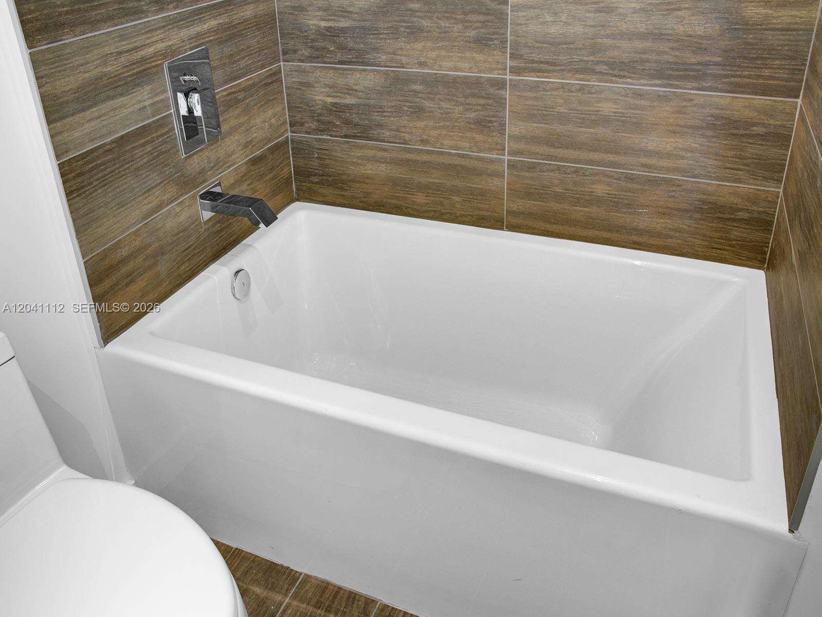 Le Parc At Brickell at 1600 1 Ave, Miami, FL 33129 - For Rent photo 9