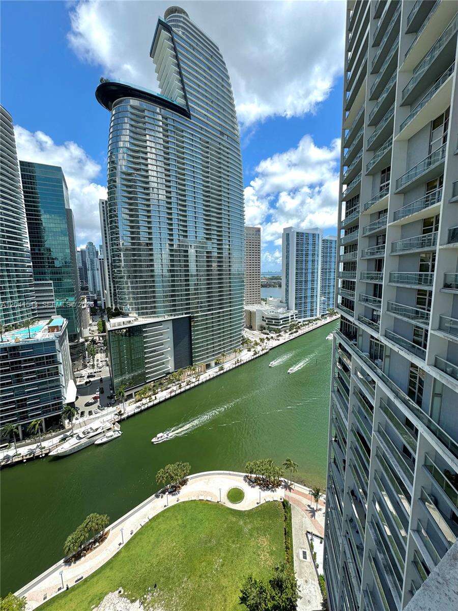Icon Brickell 1 at 475 Brickell Ave, Miami, FL 33131 - For Rent photo 3