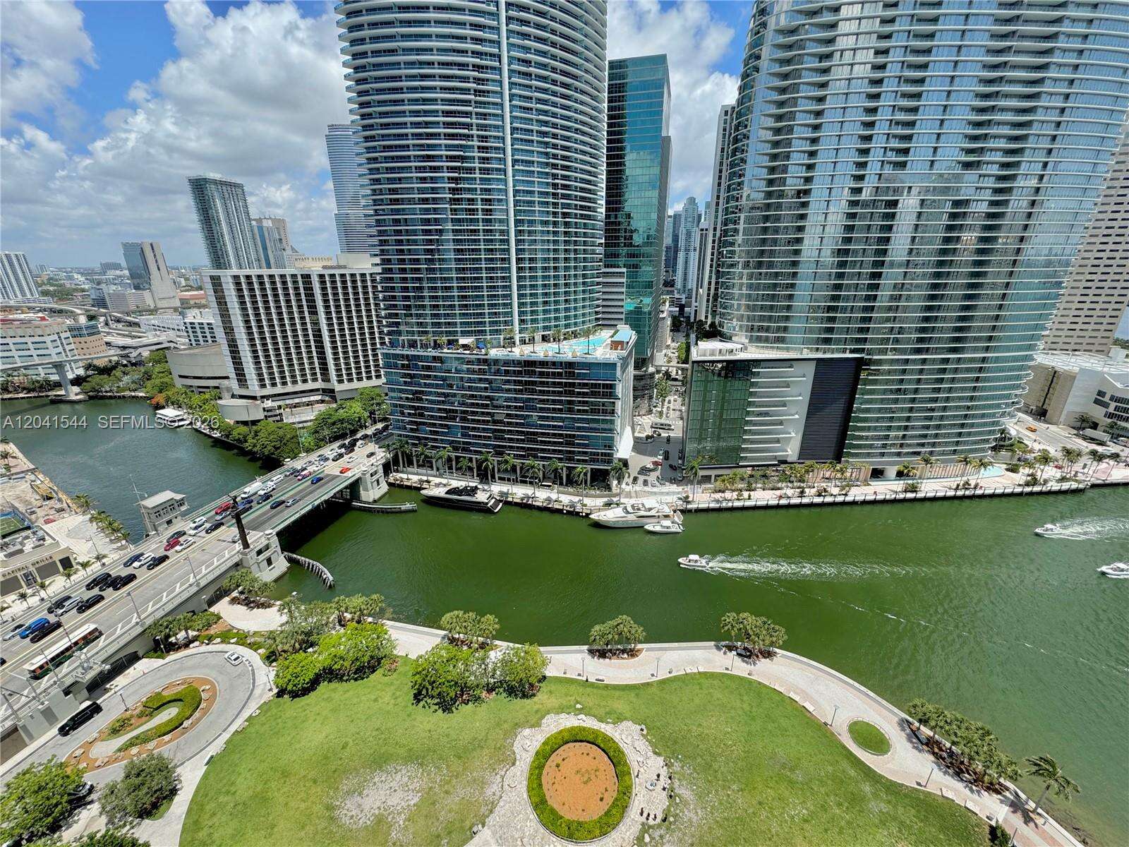 Icon Brickell 1 at 475 Brickell Ave, Miami, FL 33131 - For Rent photo 4