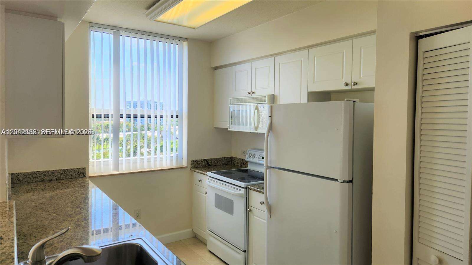 Turnberry On The Green at 19501 Country Club Dr, Aventura, FL 33180 - For Rent photo 2