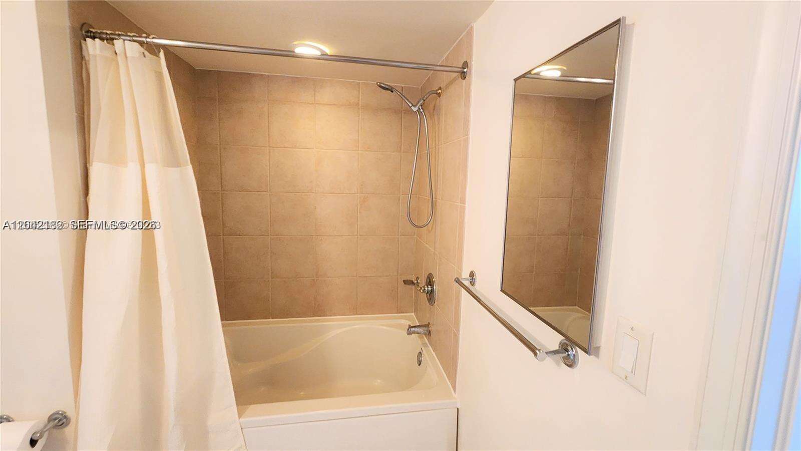 Turnberry On The Green at 19501 Country Club Dr, Aventura, FL 33180 - For Rent photo 14