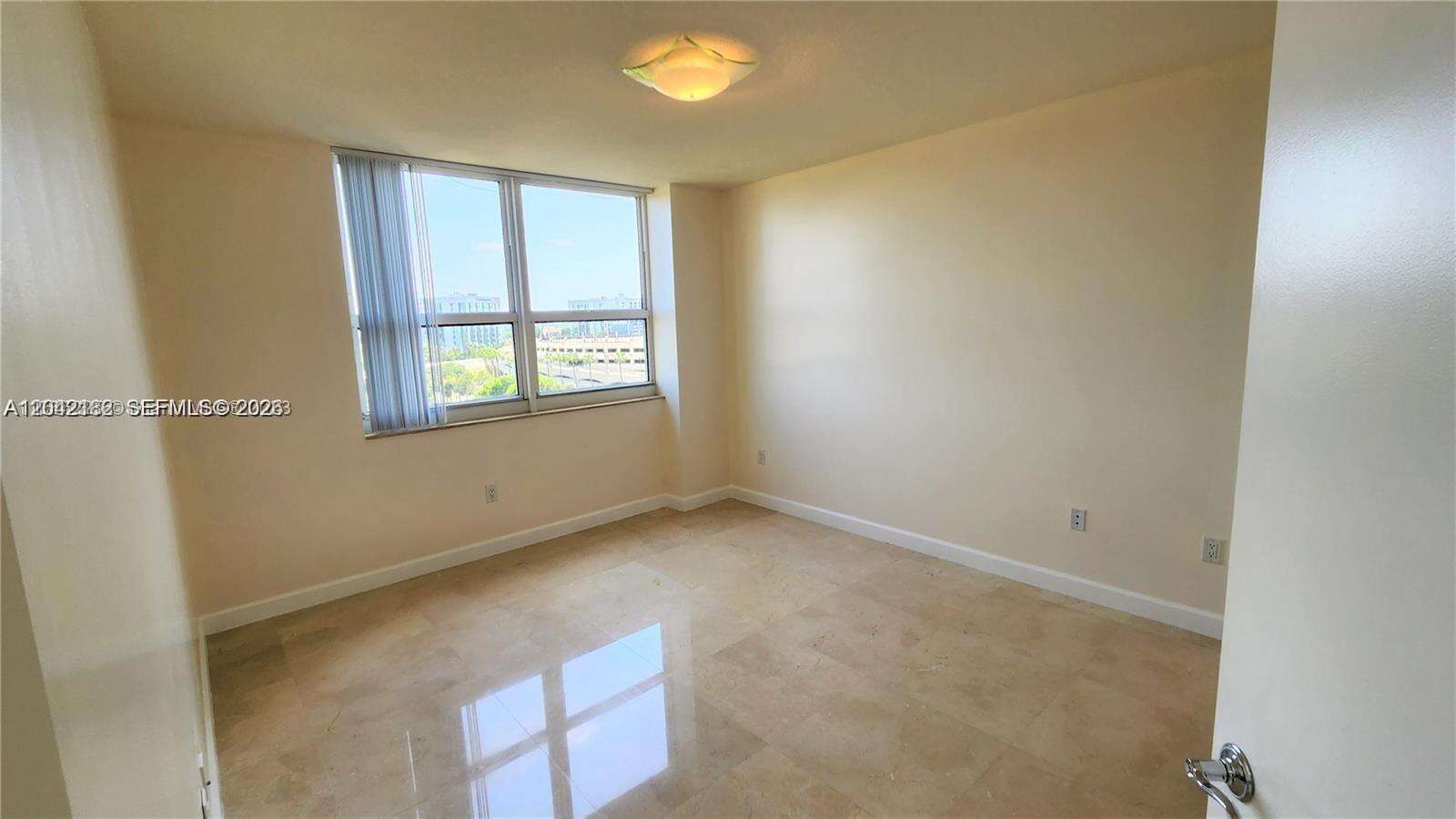 Turnberry On The Green at 19501 Country Club Dr, Aventura, FL 33180 - For Rent photo 16