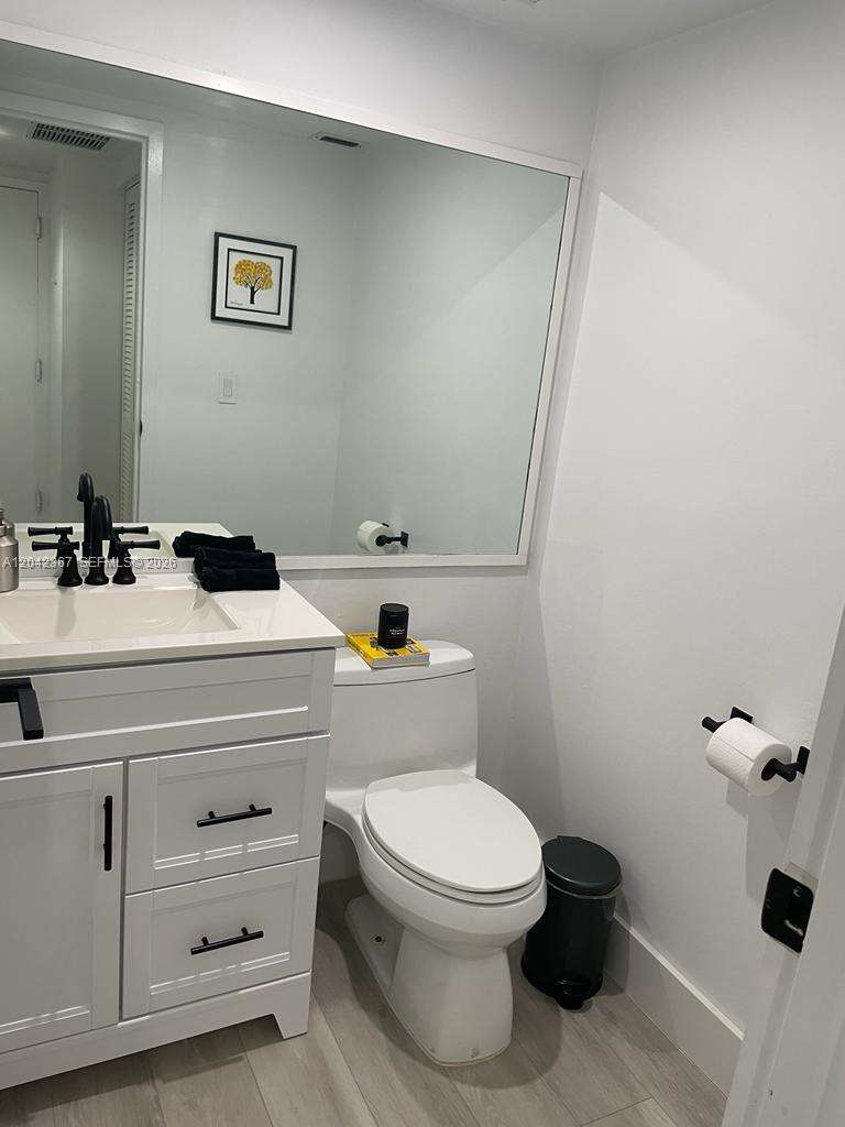 Brickell Bay Club at 2333 Brickell Ave, Miami, FL 33129 - For Rent photo 8