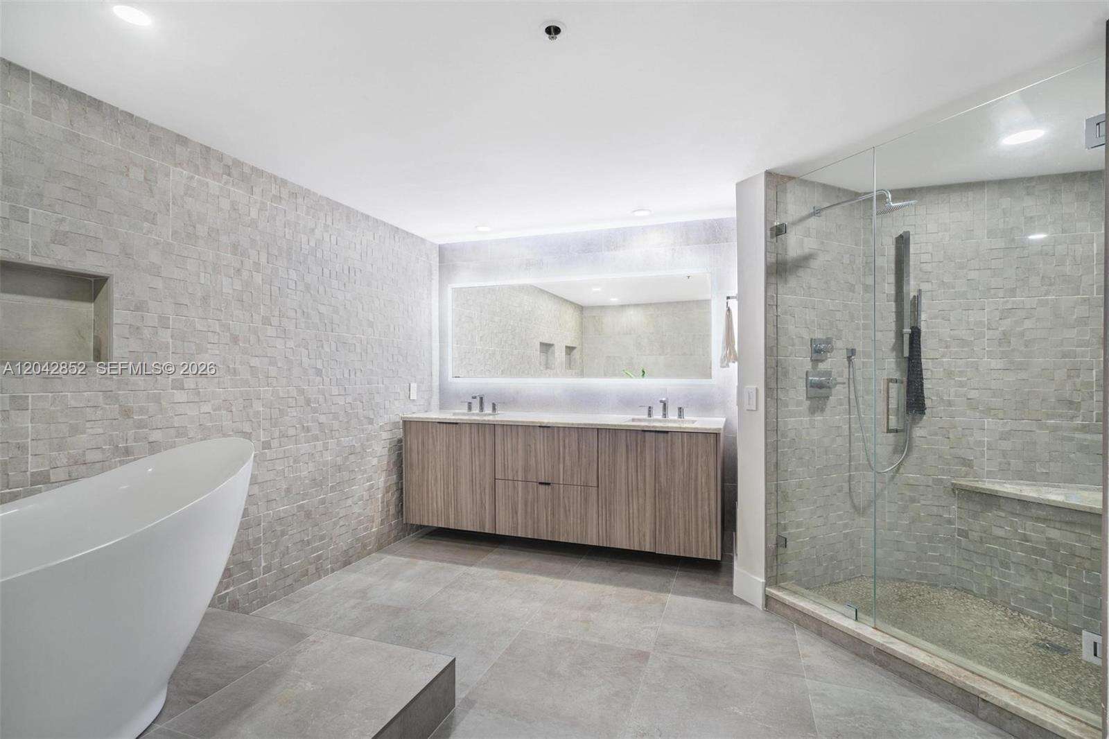 Villa Regina at 1581 Brickell Ave, Miami, FL 33129 - For Rent photo 20