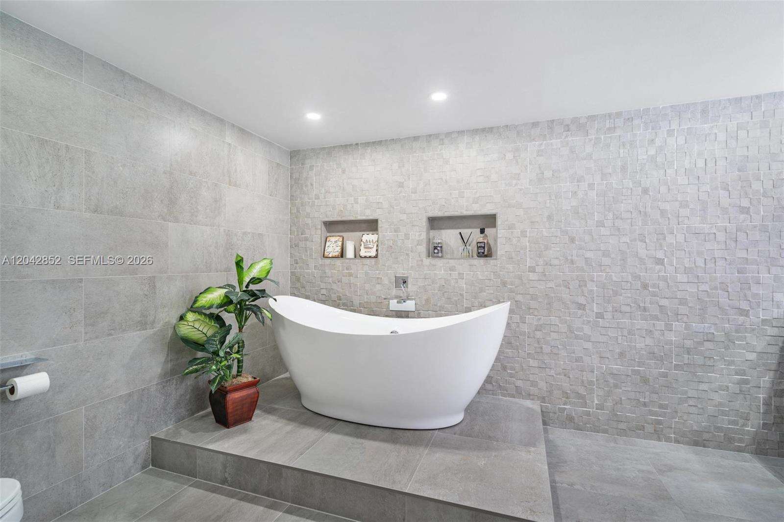 Villa Regina at 1581 Brickell Ave, Miami, FL 33129 - For Rent photo 22