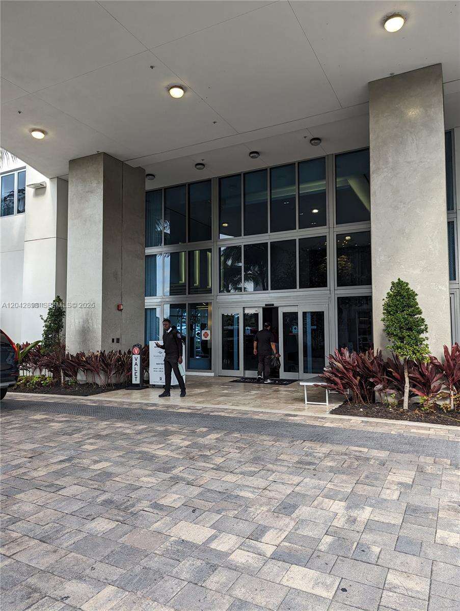 Marina Palms at 17111 Biscayne Blvd, North Miami Beach, FL 33160 - For Rent photo 2