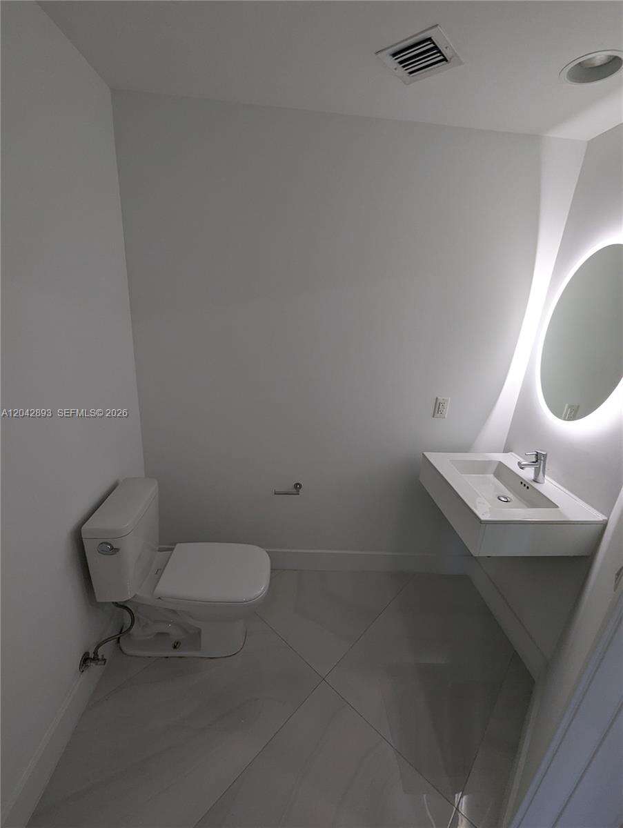 Marina Palms at 17111 Biscayne Blvd, North Miami Beach, FL 33160 - For Rent photo 11