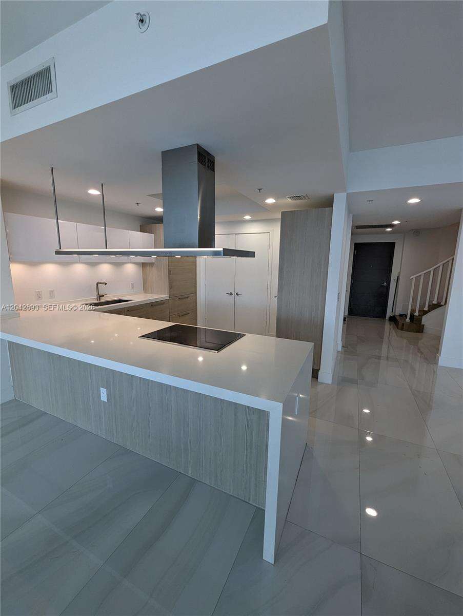 Marina Palms at 17111 Biscayne Blvd, North Miami Beach, FL 33160 - For Rent photo 15