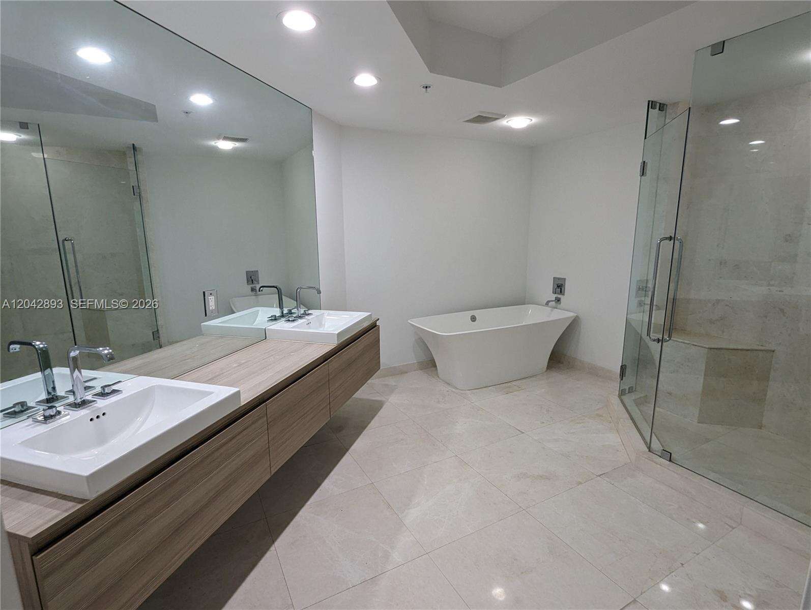 Marina Palms at 17111 Biscayne Blvd, North Miami Beach, FL 33160 - For Rent photo 21