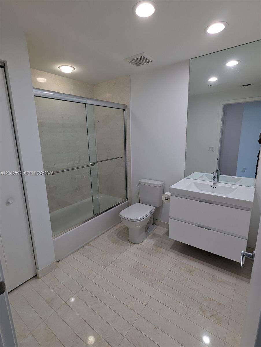 Marina Palms at 17111 Biscayne Blvd, North Miami Beach, FL 33160 - For Rent photo 25