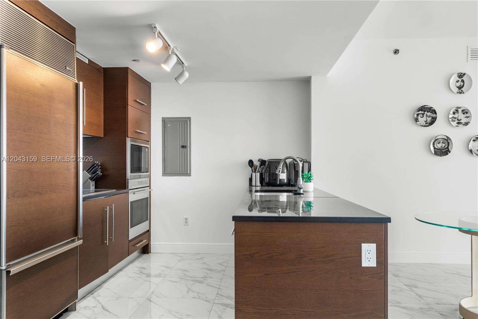 Icon Brickell 1 at 465 Brickell Ave, Miami, FL 33131 - For Rent photo 2